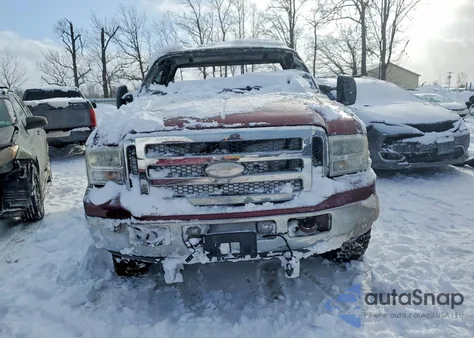 2005 Ford F250 Super Duty z USA, uszkodzony, nr VIN 1FTNF215X5EC14837